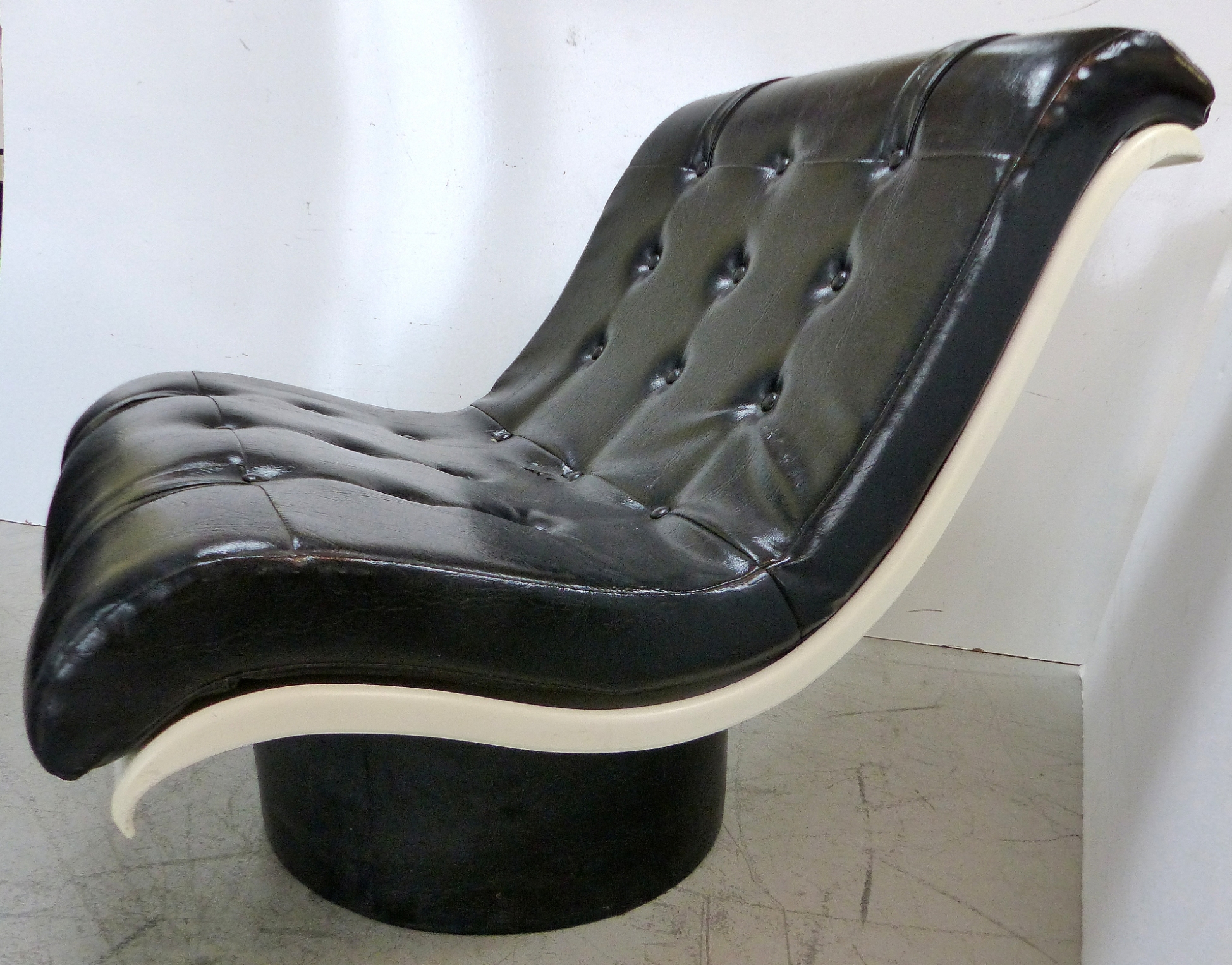 Morris 2025 futorian chair